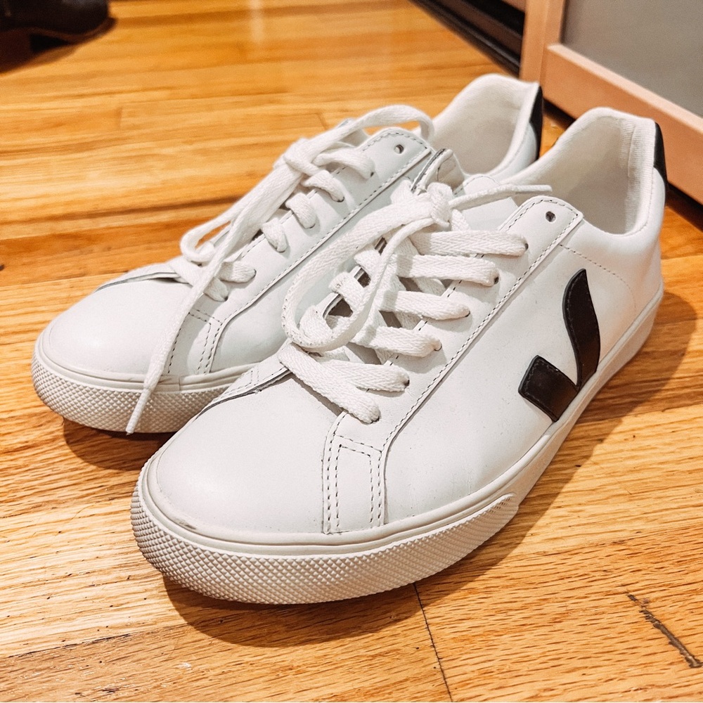 Like new! Veja Esplar Sneaker black size 8